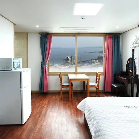 Seongsanpo Love Pension Seogwipo Exterior photo